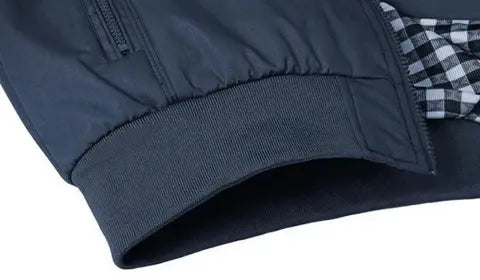 Jaqueta Masculina Casual Outwear Romenzi RZ184 em tecido resistente, com forro acolchoado e estilo sofisticado.