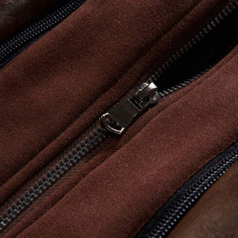 Jaqueta Masculina de Couro Original Romenzi RZ125 em couro genuíno com capuz removível, design elegante e qualidade premium, perfeita para conforto e estilo.