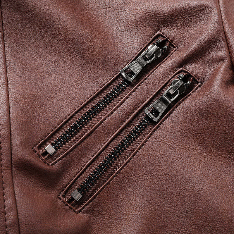 Jaqueta Masculina de Couro Original Romenzi RZ125 em couro genuíno com capuz removível, design elegante e qualidade premium, perfeita para conforto e estilo.