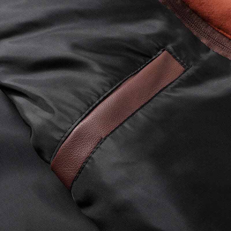 Jaqueta Masculina de Couro Original Romenzi RZ125 em couro genuíno com capuz removível, design elegante e qualidade premium, perfeita para conforto e estilo.