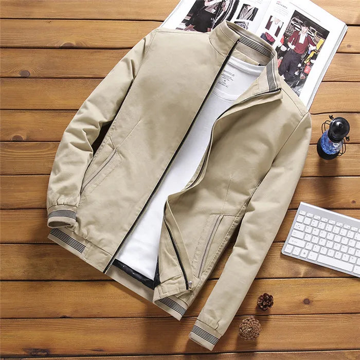 Jaqueta Masculina Milano Romenzi RZ166 destacando design sofisticado e materiais de alta qualidade.