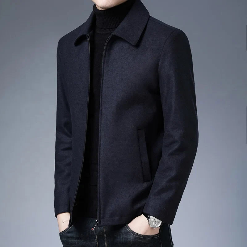 Jaqueta Masculina Outward Romenzi RZ149 com design sofisticado, conforto premium e alta durabilidade.