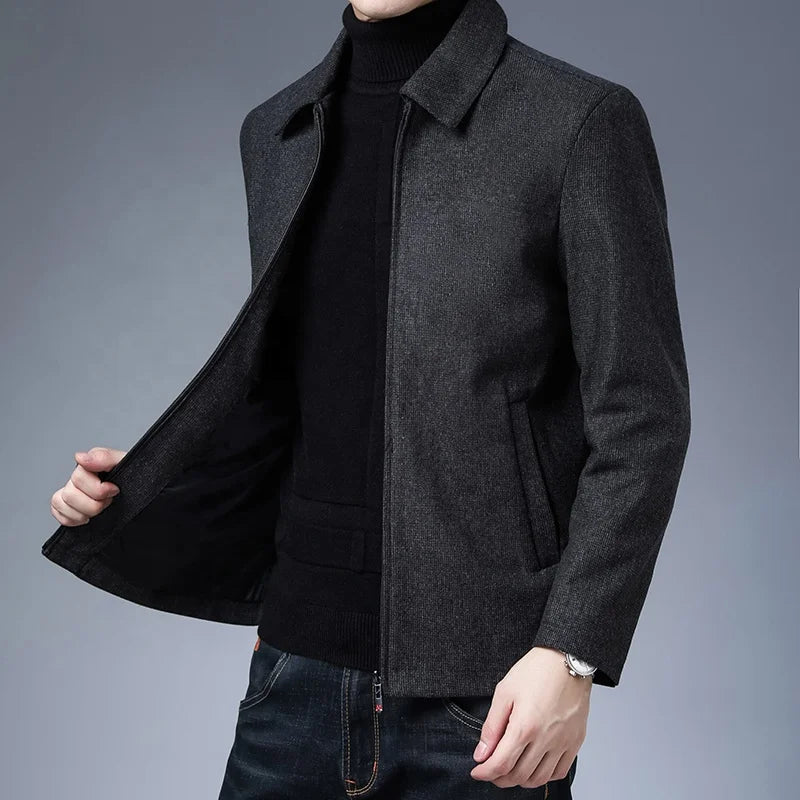 Jaqueta Masculina Outward Romenzi RZ149 com design sofisticado, conforto premium e alta durabilidade.