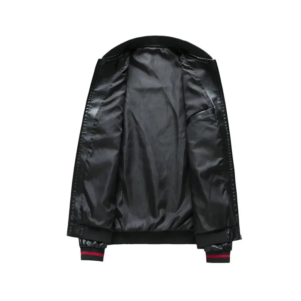 Jaqueta Masculina Premium de Couro Romenzi RZ157 em couro plutônio, com costuras reforçadas e caimento impecável para conforto e sofisticação.