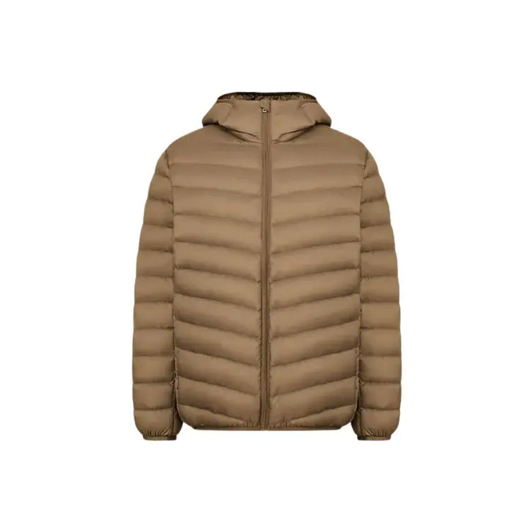 Jaqueta Masculina Puffer Romenzi RZ322 com enchimento térmico, capuz e acabamento premium. Ideal para conforto e estilo nos dias mais frios.