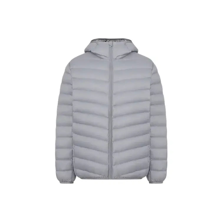 Jaqueta Masculina Puffer Romenzi RZ322 com enchimento térmico, capuz e acabamento premium. Ideal para conforto e estilo nos dias mais frios.