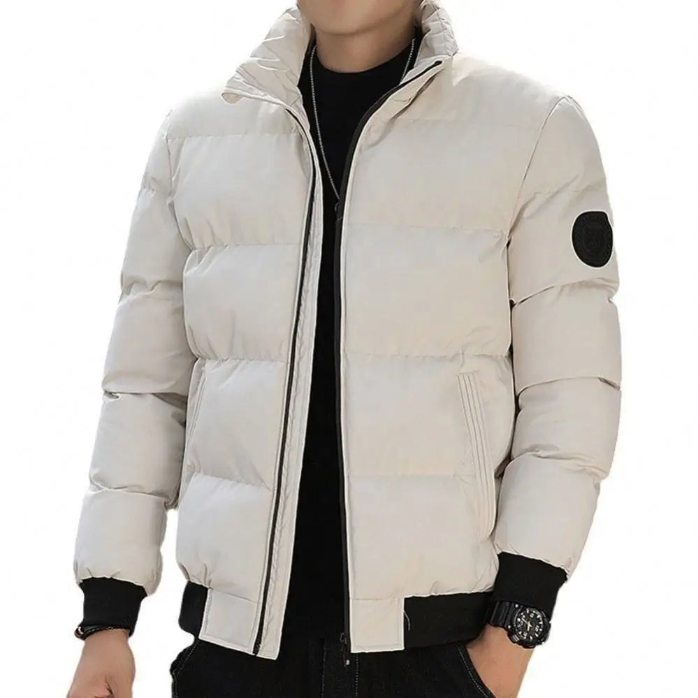 Jaqueta Puffer Masculina Romenzi RZ320 com enchimento térmico, design ergonômico e bolsos funcionais. Ideal para proteção e conforto em climas frios.