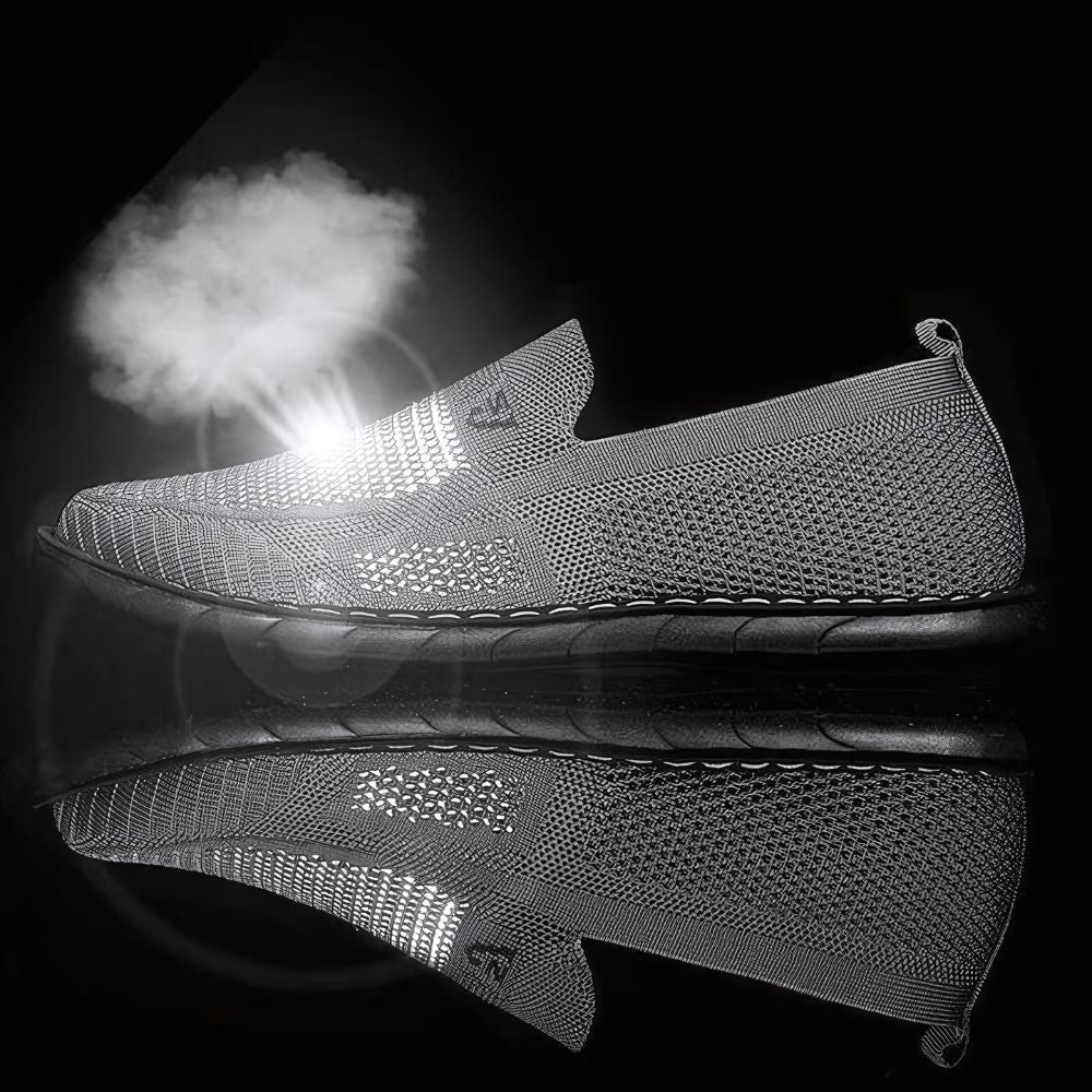 Mocassim Masculino Aero Romenzi RZ730 em detalhe, mocassim leve em materiais de alta qualidade que oferece conforto, durabilidade e estilo sofisticado.