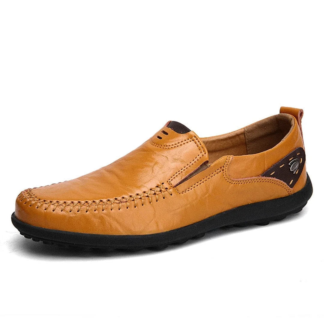 Mocassim Masculino Cannes Romenzi RZ731 em detalhe, calçado premium com design sofisticado, resistente e elegante para looks casuais ou sociais.