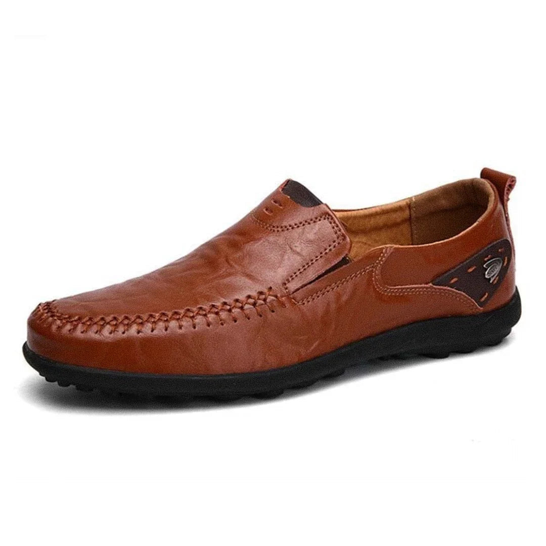 Mocassim Masculino Cannes Romenzi RZ731 em detalhe, calçado premium com design sofisticado, resistente e elegante para looks casuais ou sociais.