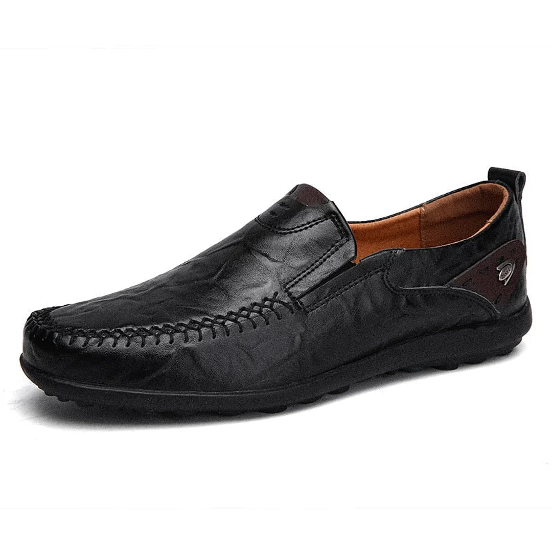 Mocassim Masculino Cannes Romenzi RZ731 em detalhe, calçado premium com design sofisticado, resistente e elegante para looks casuais ou sociais.