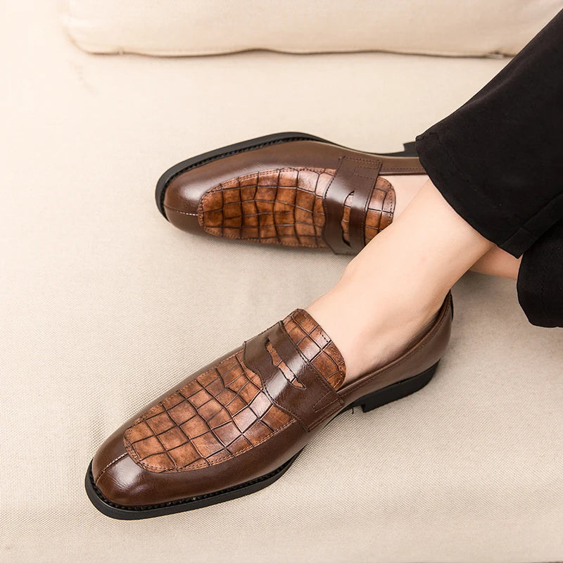 Mocassim masculino em couro premium, com conforto acolchoado, solado flexível e acabamento clássico. Ideal para looks casuais e formais.