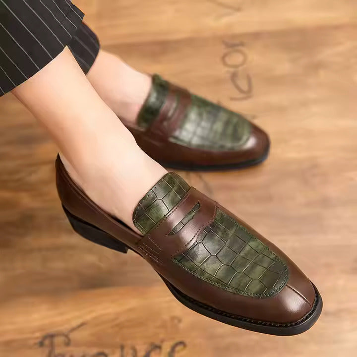 Mocassim masculino em couro premium, com conforto acolchoado, solado flexível e acabamento clássico. Ideal para looks casuais e formais.