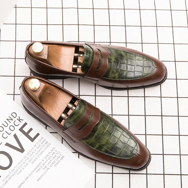Mocassim masculino em couro premium, com conforto acolchoado, solado flexível e acabamento clássico. Ideal para looks casuais e formais.