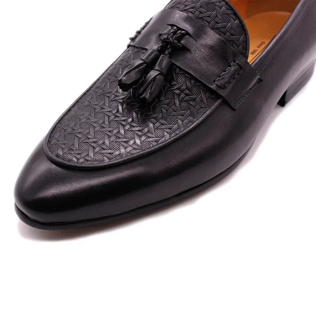 Mocassim Masculino Dublin Romenzi RZ732 em detalhe, mocassim contemporâneo em materiais de alta qualidade que oferece conforto, durabilidade e sofisticação.