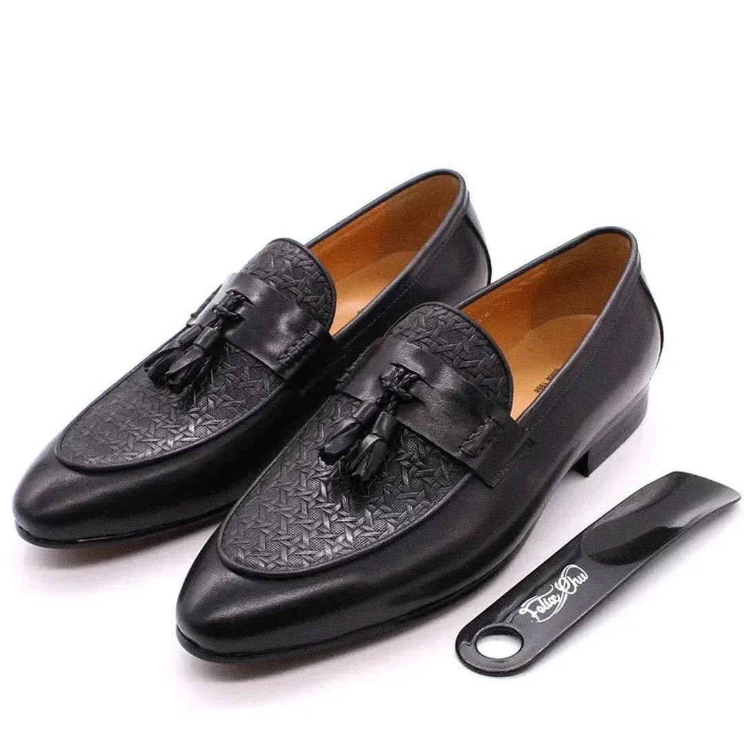 Mocassim Masculino Dublin Romenzi RZ732 em detalhe, mocassim contemporâneo em materiais de alta qualidade que oferece conforto, durabilidade e sofisticação.