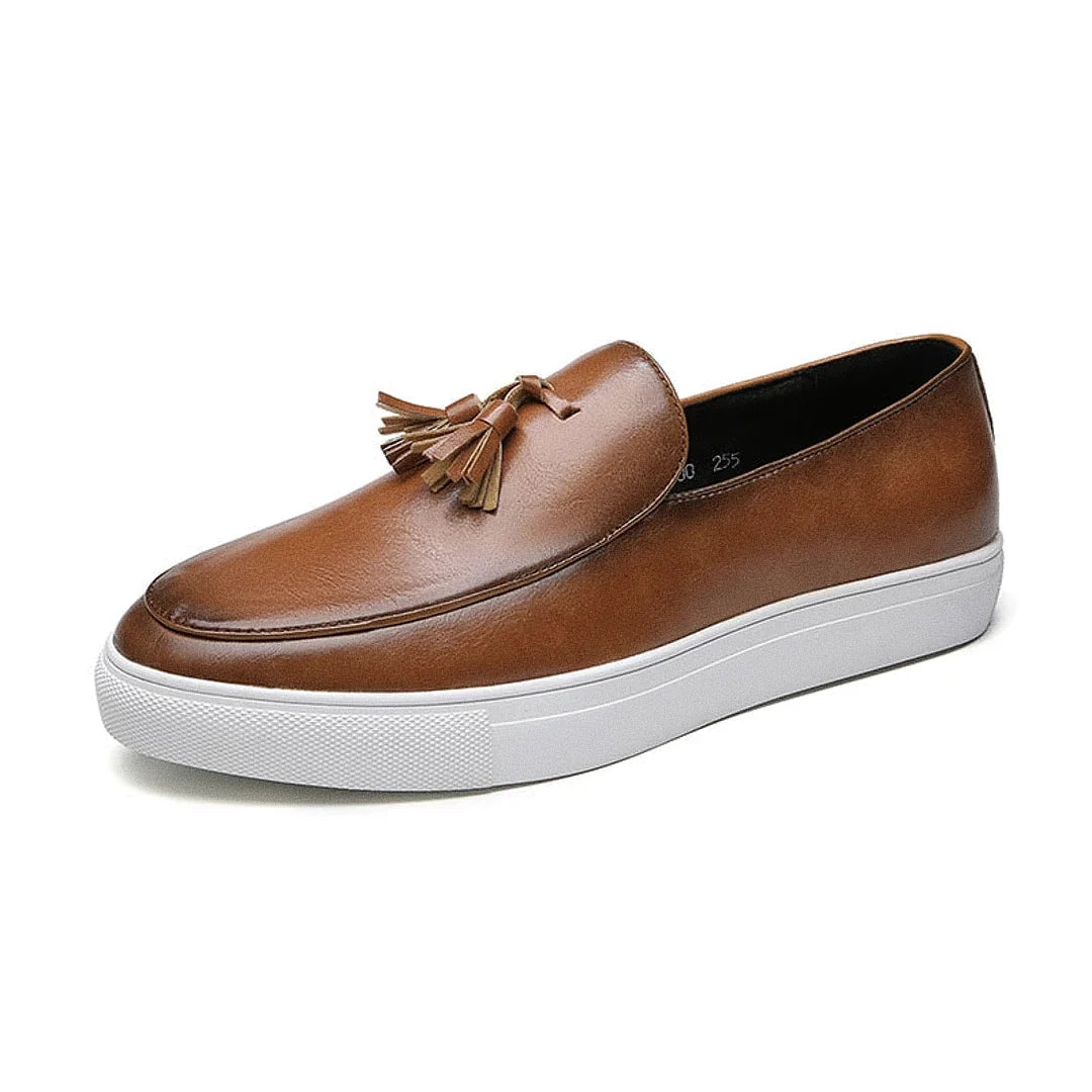 Mocassim Masculino Florença Romenzi RZ734 em detalhe, calçado premium sofisticado, resistente e versátil, ideal para composições casuais e sociais.