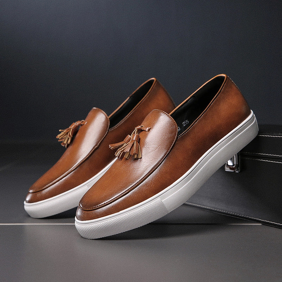 Mocassim Masculino Florença Romenzi RZ734 em detalhe, calçado premium sofisticado, resistente e versátil, ideal para composições casuais e sociais.