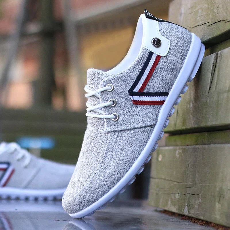 Mocassim Masculino France Romenzi RZ735 em detalhe, calçado elegante e resistente, feito em material premium para looks casuais ou sociais sofisticados.