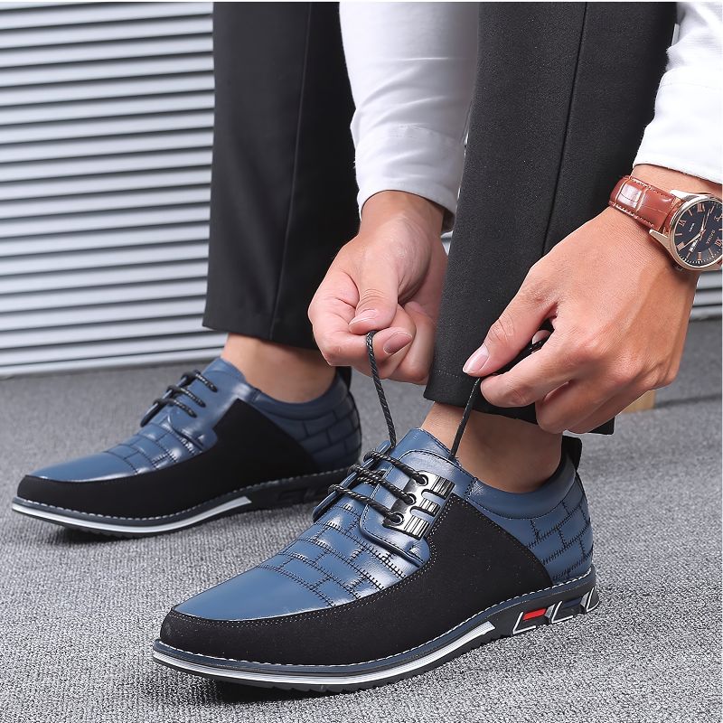 Mocassim Masculino Génova Romenzi RZ736 em detalhe, feito em couro premium, calçado sofisticado e resistente para visuais casuais ou formais com elegância.