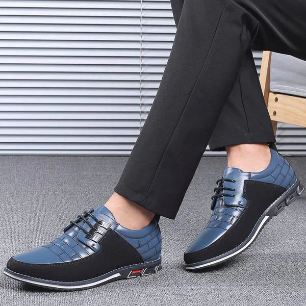 Mocassim Masculino Génova Romenzi RZ736 em detalhe, feito em couro premium, calçado sofisticado e resistente para visuais casuais ou formais com elegância.