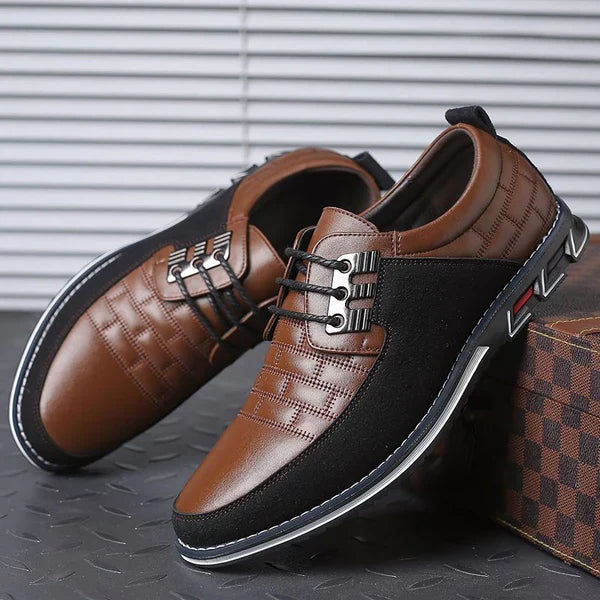 Mocassim Masculino Génova Romenzi RZ736 em detalhe, feito em couro premium, calçado sofisticado e resistente para visuais casuais ou formais com elegância.