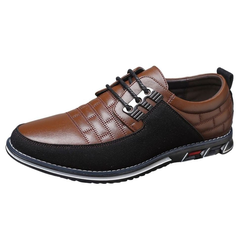 Mocassim Masculino Génova Romenzi RZ736 em detalhe, feito em couro premium, calçado sofisticado e resistente para visuais casuais ou formais com elegância.