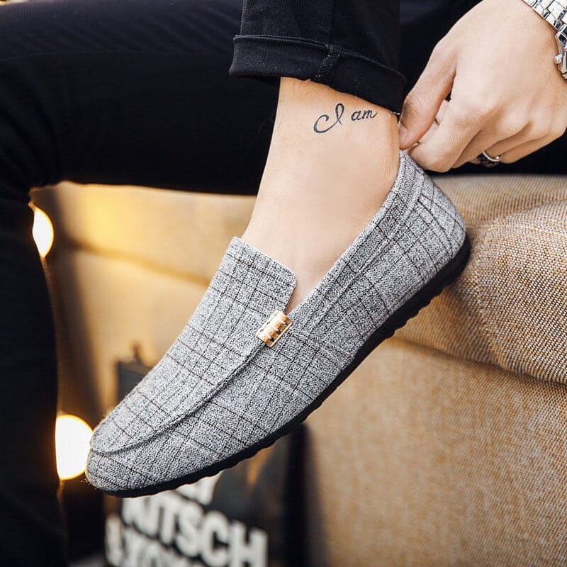 Mocassim Masculino Germany Romenzi RZ737 em detalhe, mocassim sofisticado em materiais de alta qualidade que oferece conforto, elegância e durabilidade.