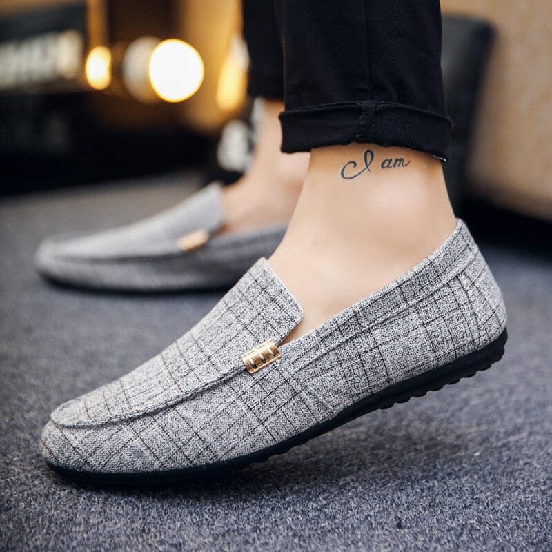 Mocassim Masculino Germany Romenzi RZ737 em detalhe, mocassim sofisticado em materiais de alta qualidade que oferece conforto, elegância e durabilidade.