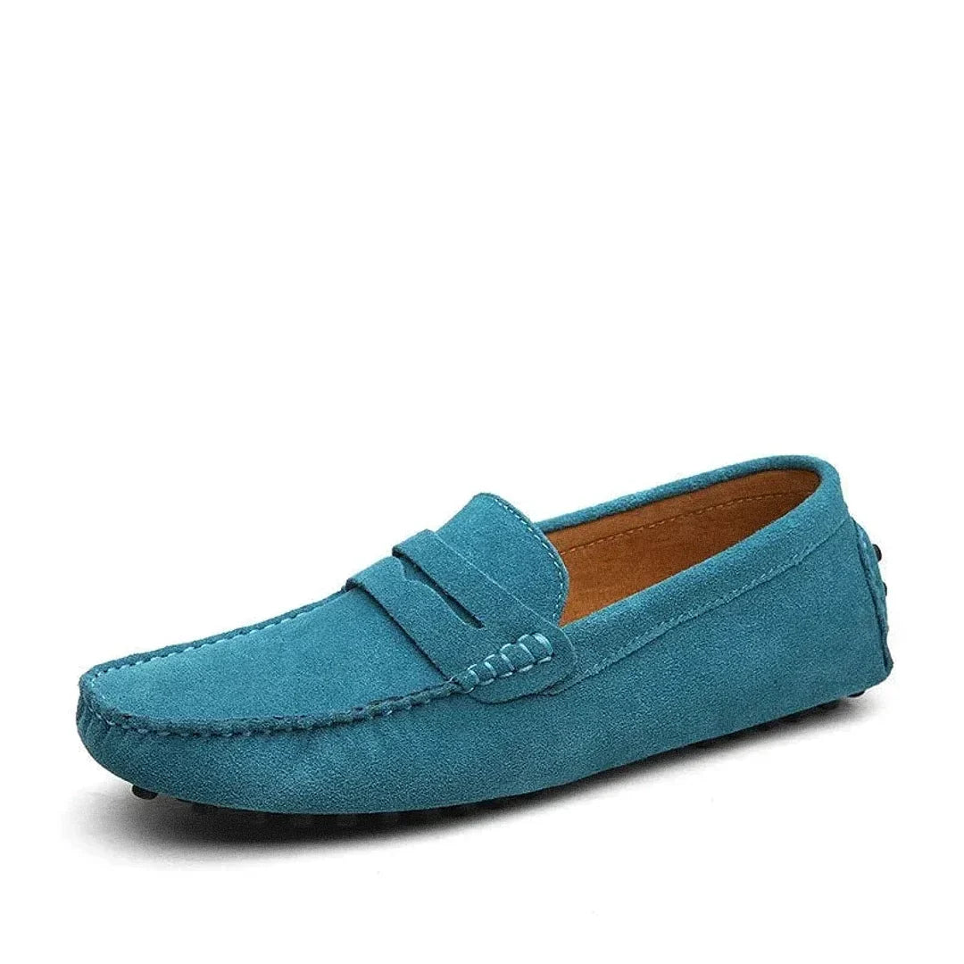 Mocassim Masculino Granada Romenzi RZ738 em detalhe, calçado premium sofisticado e resistente, com design atemporal que garante estilo casual ou social.