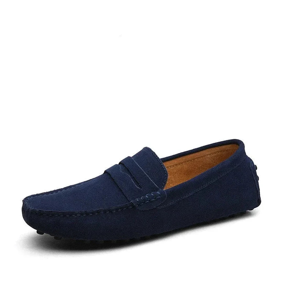 Mocassim Masculino Granada Romenzi RZ738 em detalhe, calçado premium sofisticado e resistente, com design atemporal que garante estilo casual ou social.