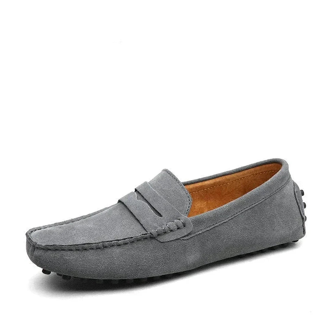 Mocassim Masculino Granada Romenzi RZ738 em detalhe, calçado premium sofisticado e resistente, com design atemporal que garante estilo casual ou social.