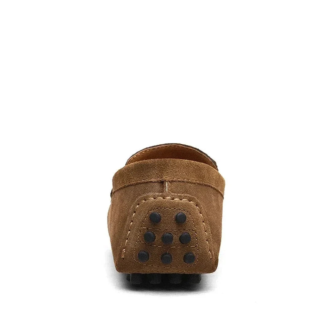 Mocassim Masculino Granada Romenzi RZ738 em detalhe, calçado premium sofisticado e resistente, com design atemporal que garante estilo casual ou social.