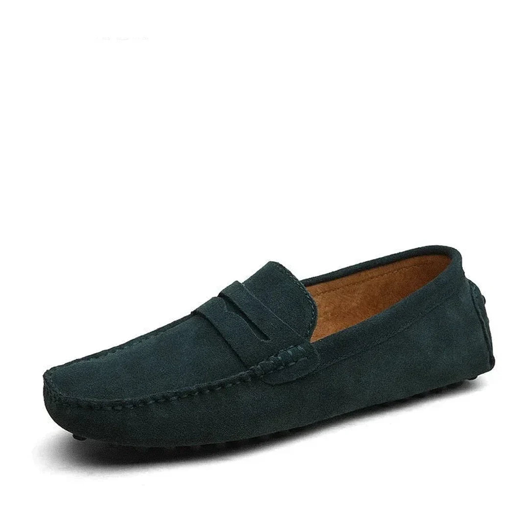 Mocassim Masculino Granada Romenzi RZ738 em detalhe, calçado premium sofisticado e resistente, com design atemporal que garante estilo casual ou social.