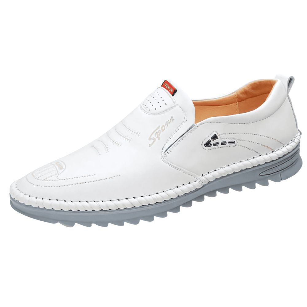 Mocassim Masculino Italian Romenzi RZ739 em detalhe, mocassim elegante em materiais de alta qualidade que oferece conforto, durabilidade e estilo sofisticado.