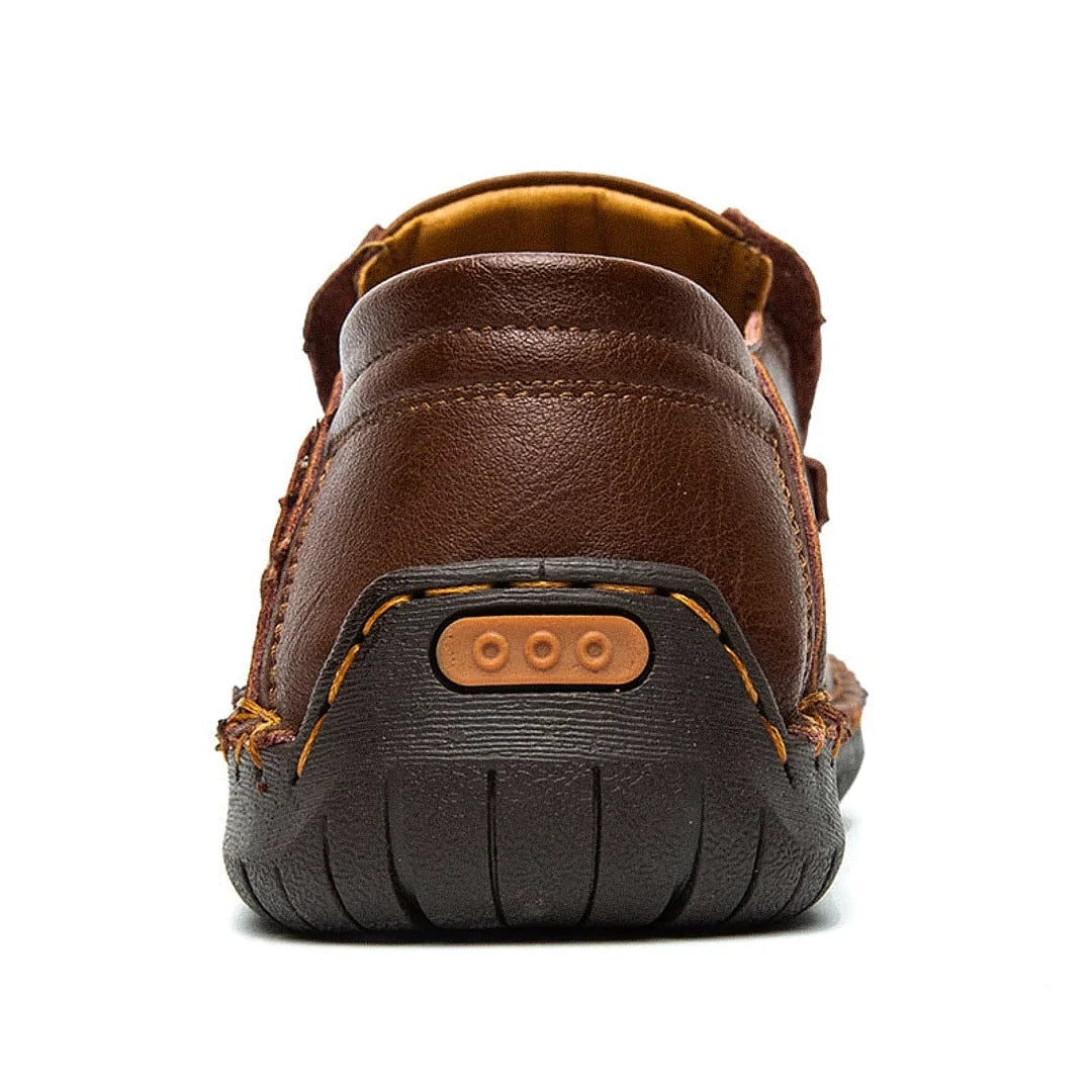 Mocassim Masculino Lyon Romenzi RZ740 em detalhe, calçado premium resistente e sofisticado, ideal para composições elegantes em momentos casuais ou formais.