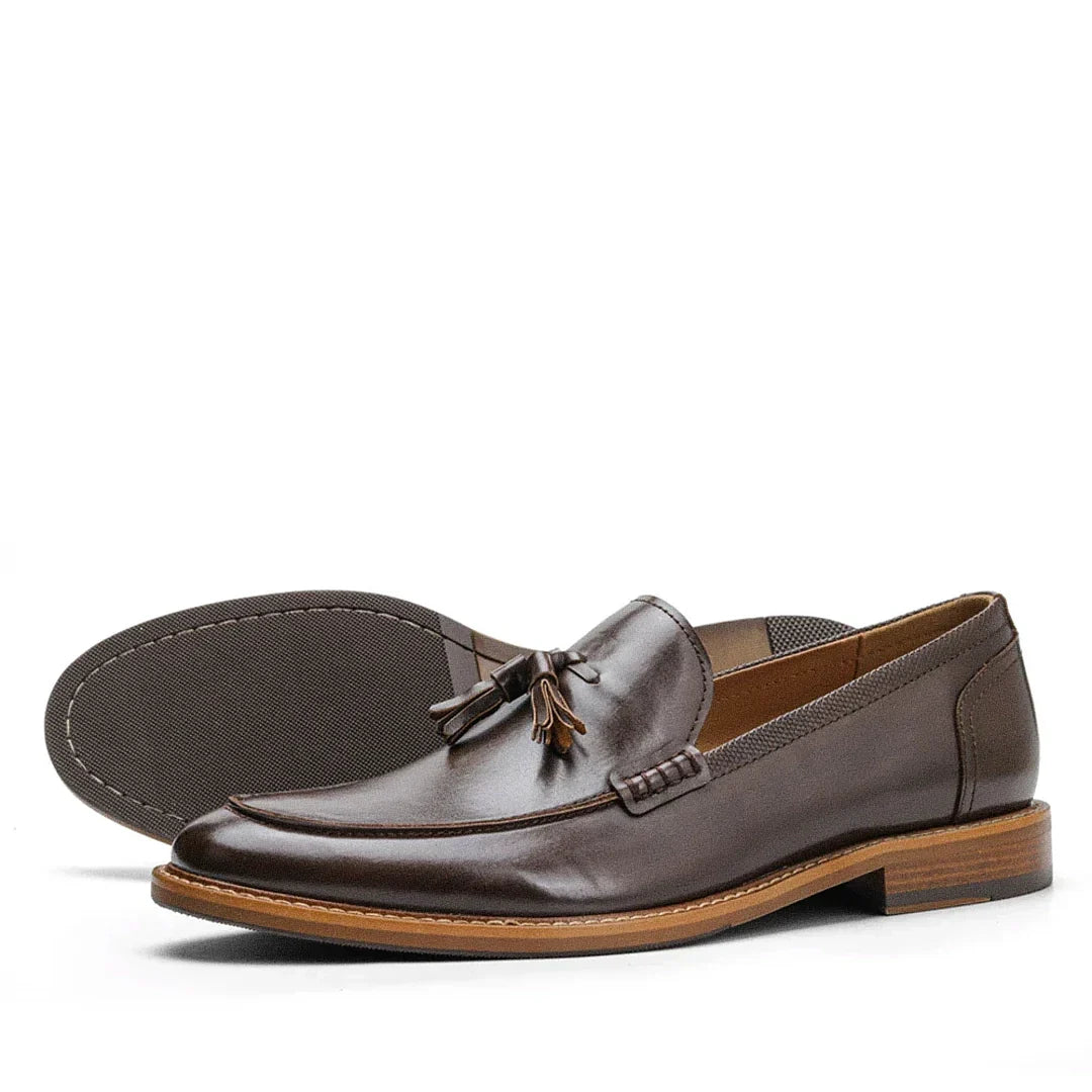 Mocassim Masculino Palermo Romenzi RZ742 em detalhe, calçado premium sofisticado, resistente e elegante, ideal para ocasiões casuais ou formais.