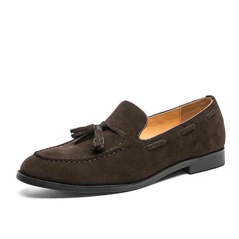 Mocassim Masculino Roma Romenzi RZ743 em detalhe, mocassim elegante em materiais de alta qualidade que oferece conforto, durabilidade e estilo atemporal.