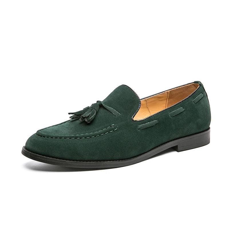 Mocassim Masculino Roma Romenzi RZ743 em detalhe, mocassim elegante em materiais de alta qualidade que oferece conforto, durabilidade e estilo atemporal.