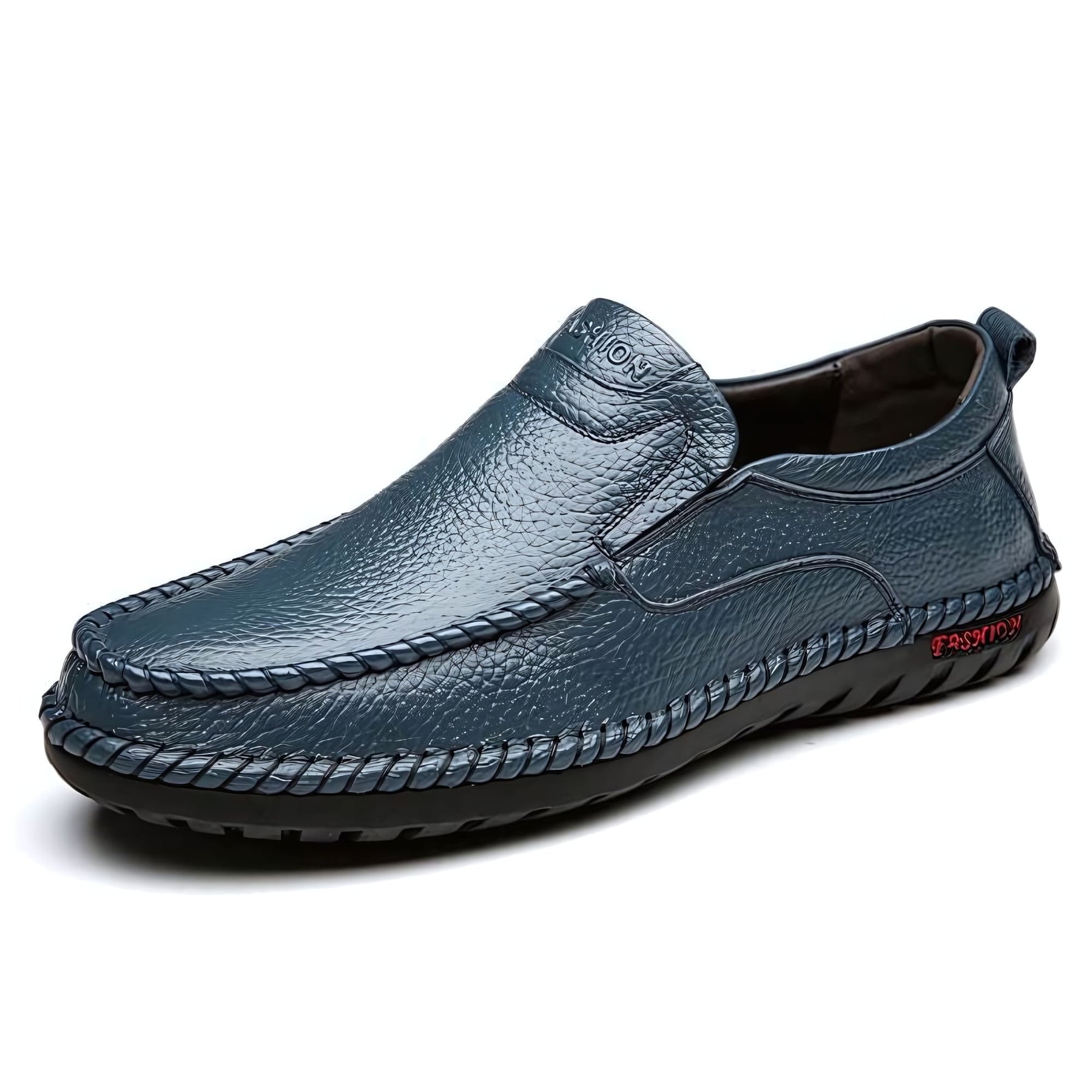 Mocassim Masculino Romenzi RZ729 em detalhe, mocassim em couro de alta qualidade que garante conforto, durabilidade e estilo atemporal para o homem moderno.