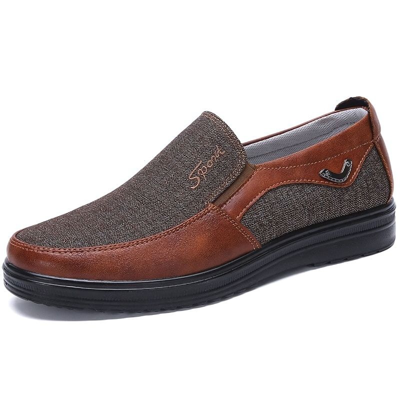 Mocassim Masculino Royal Romenzi RZ727 em detalhe, calçado premium sofisticado, resistente e versátil para looks casuais ou sociais com estilo.