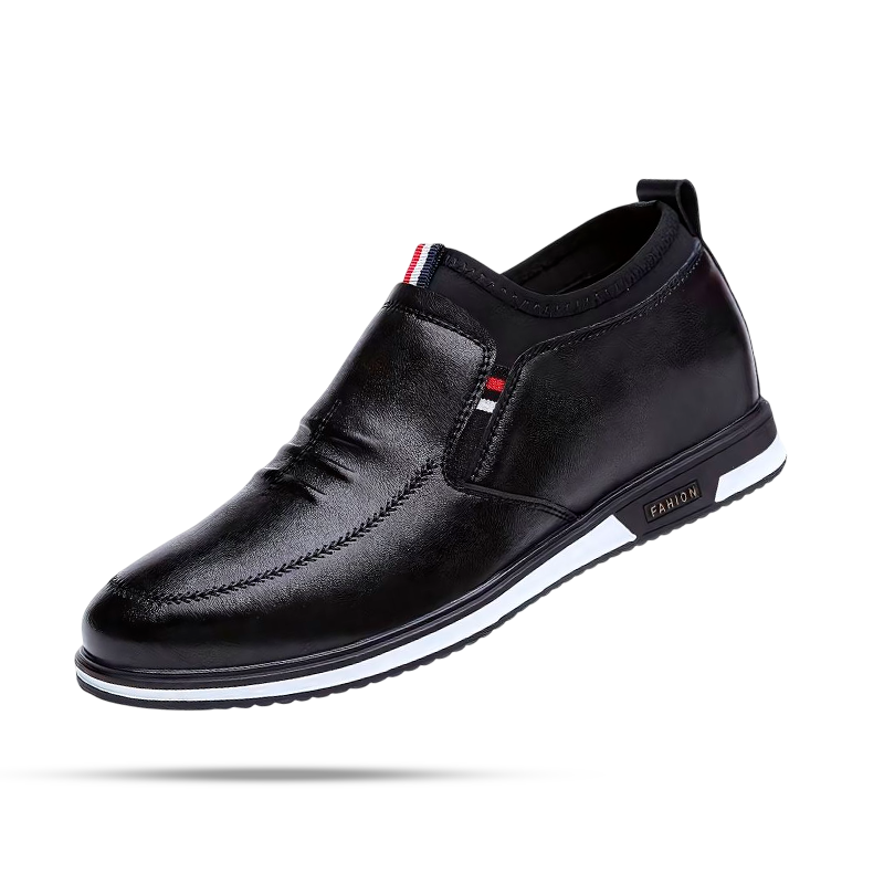 Mocassim Masculino Royal Romenzi RZ744 em detalhe, mocassim clássico em materiais de alta qualidade que oferece conforto, durabilidade e sofisticação.