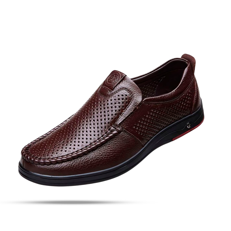 Mocassim Masculino Spectre Romenzi RZ746 em detalhe, calçado sofisticado e resistente, com design clássico e moderno que valoriza produções casuais e sociais.