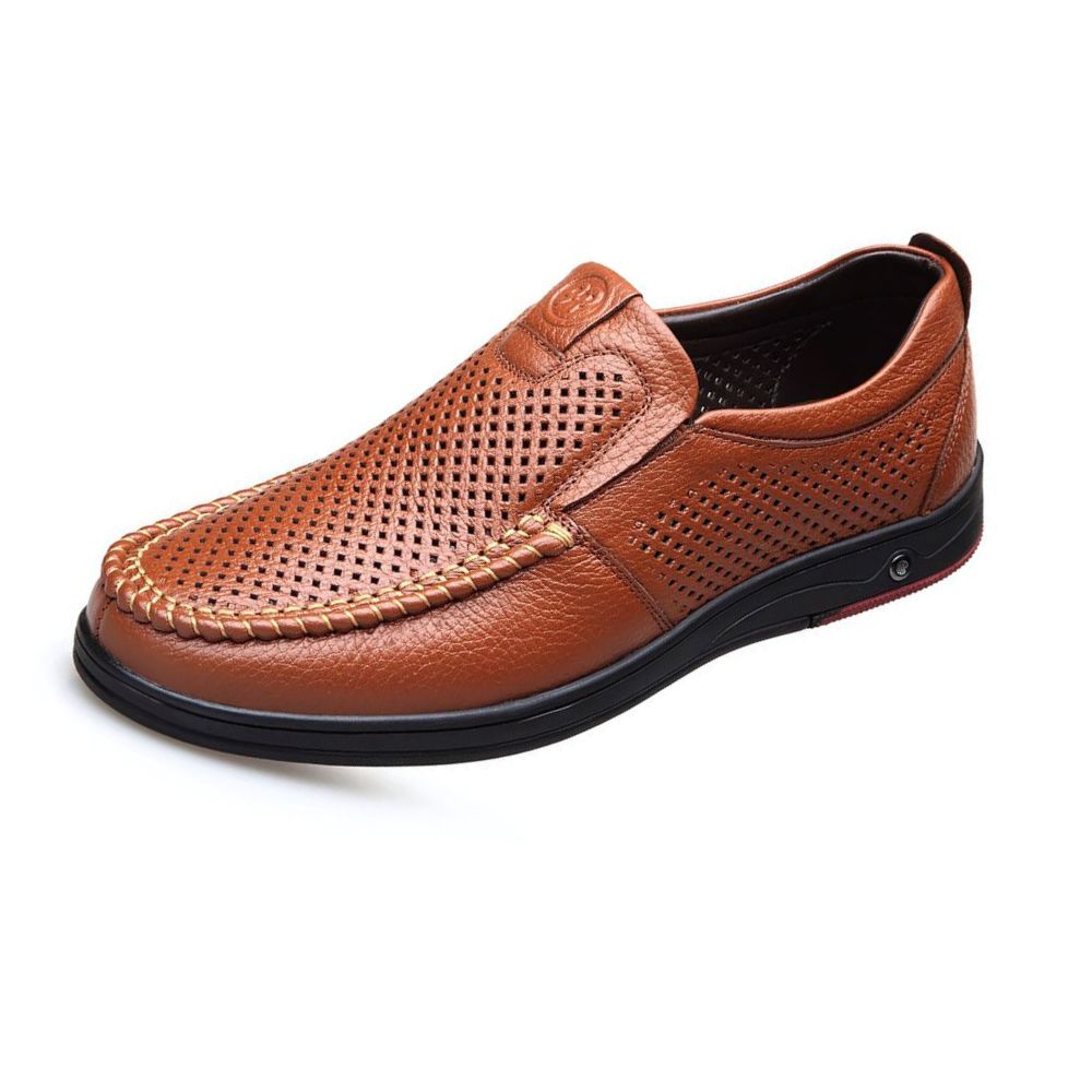 Mocassim Masculino Spectre Romenzi RZ746 em detalhe, calçado sofisticado e resistente, com design clássico e moderno que valoriza produções casuais e sociais.