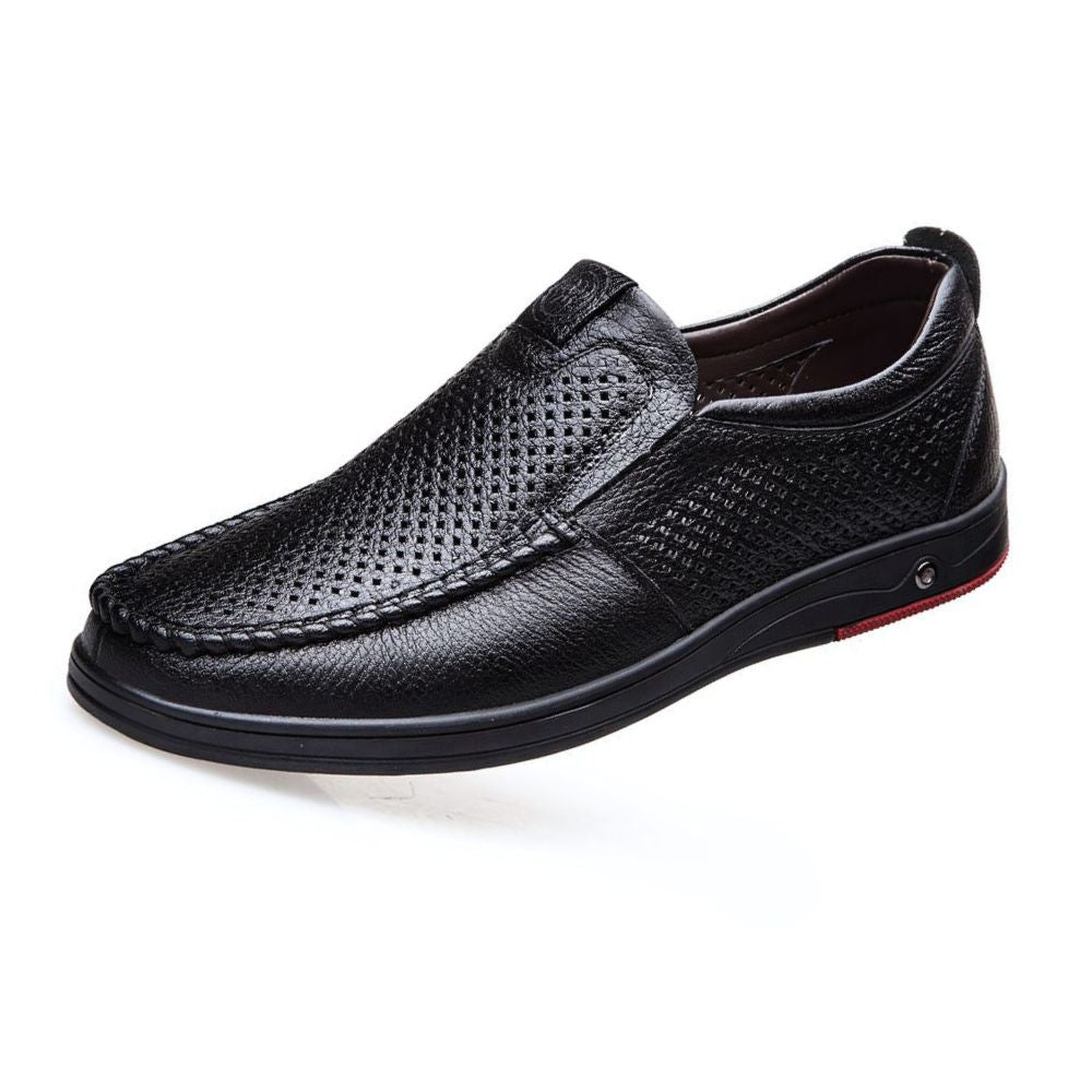 Mocassim Masculino Spectre Romenzi RZ746 em detalhe, calçado sofisticado e resistente, com design clássico e moderno que valoriza produções casuais e sociais.