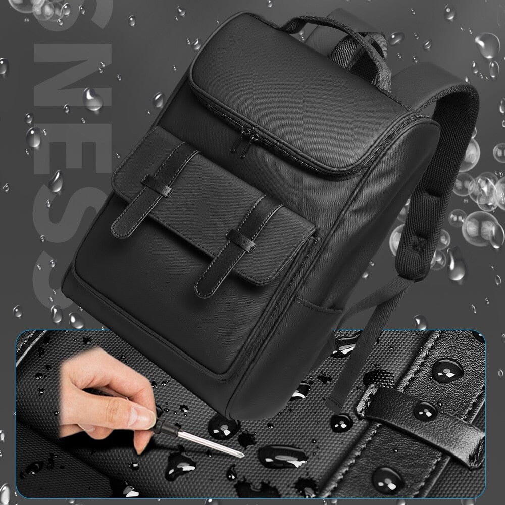 Mochila Casual London Romenzi RZ958 em detalhe, modelo impermeável com compartimento para notebook 15,6' e design ergonômico confortável.