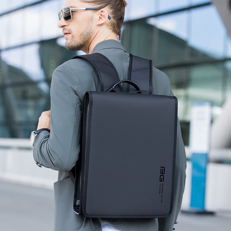 Mochila Executiva Business Romenzi RZ953 em detalhe, impermeável em Oxford premium, com compartimento para notebook 15', tablet e zíperes YKK duráveis.