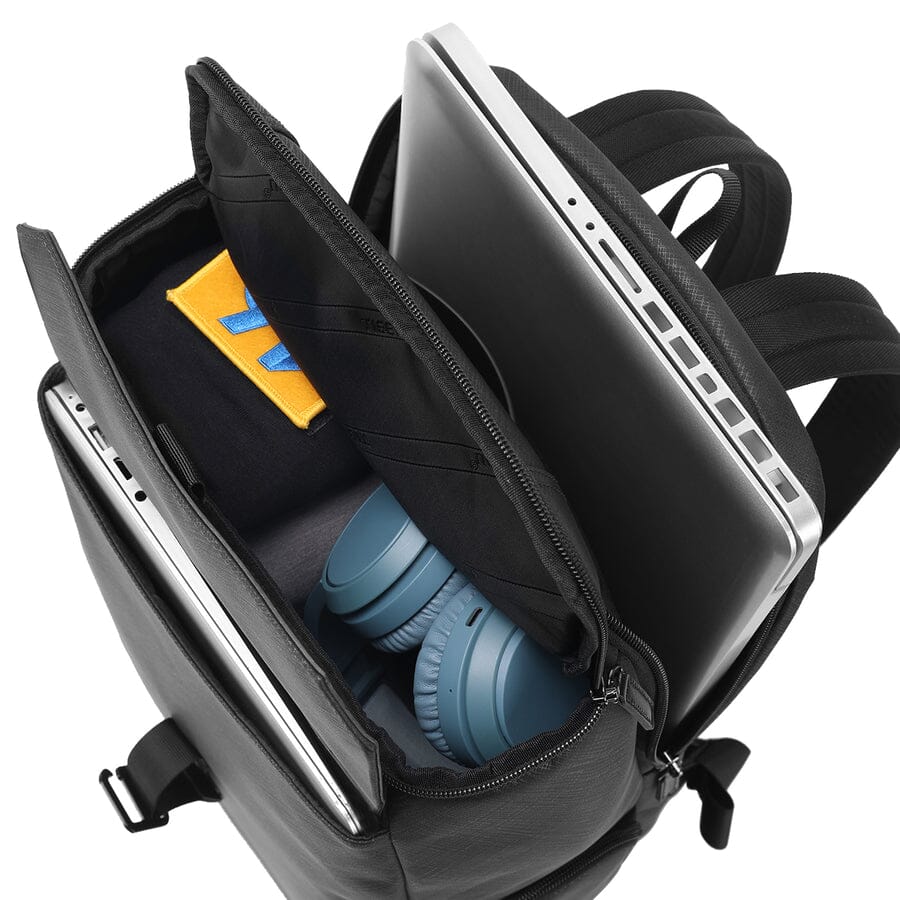 Mochila Executiva Progressive Romenzi RZ951 em detalhe, impermeável em nylon premium, com espaço para notebook 15,6' e design moderno e ergonômico.
