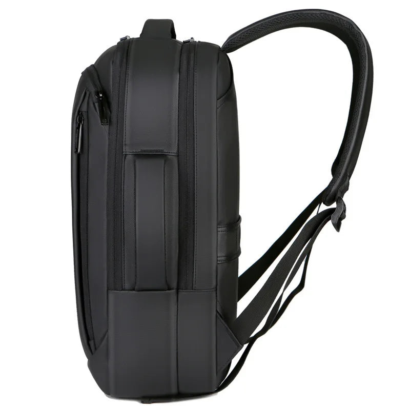 Mochila Executiva Romenzi RZ066 com tecido impermeável, porta USB, alças acolchoadas e espaço seguro para notebook 15''. Ideal para trabalho e viagens.