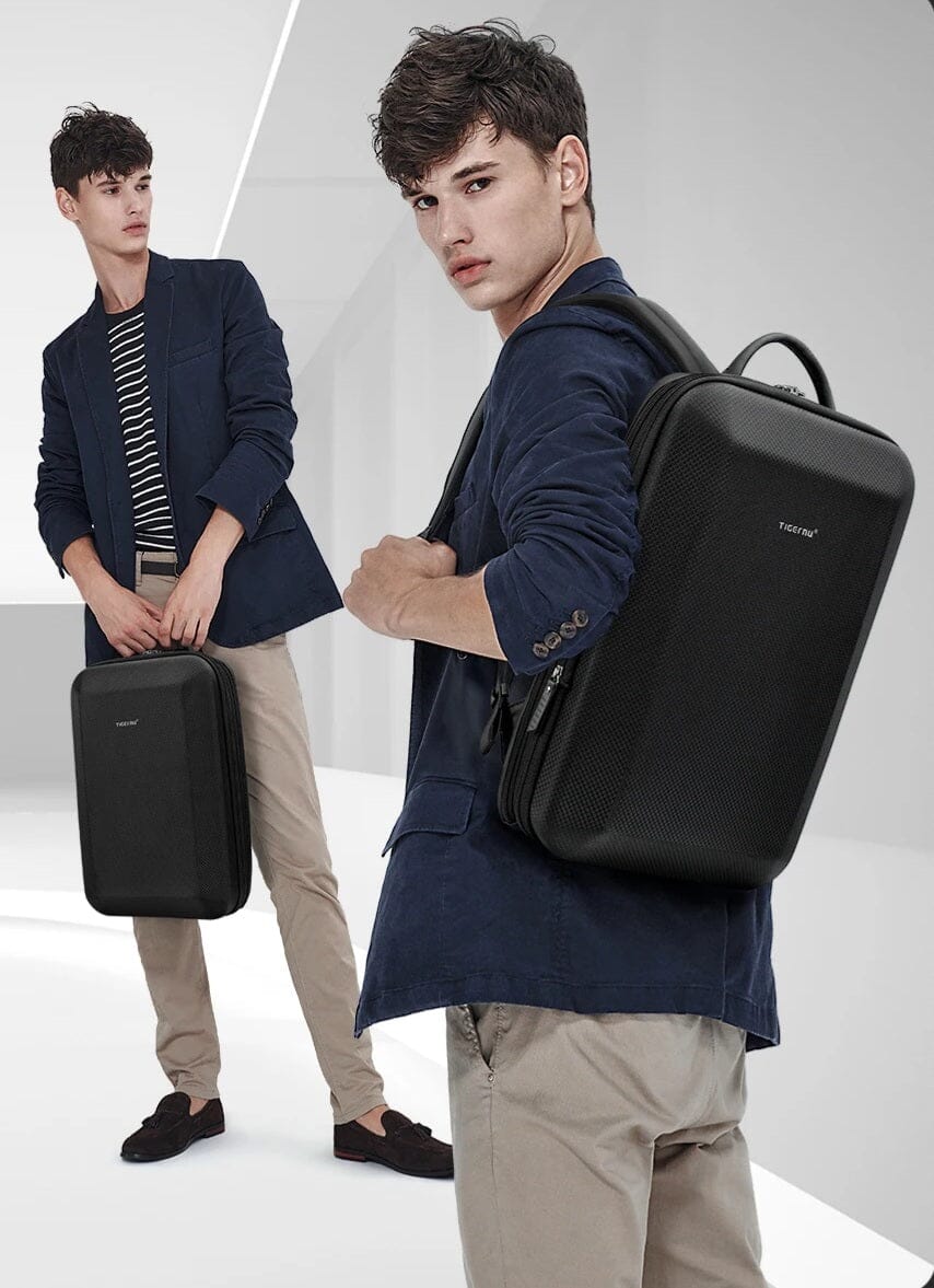 Mochila Executiva Tigernu Romenzi RZ962 em detalhe, modelo impermeável em nylon 900D com zíper oculto e espaço para notebook 15,6'.